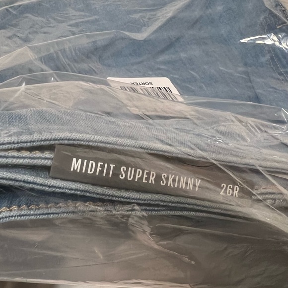 🆕NWT Torrid Midfit super skinny jeans - Picture 6 of 6